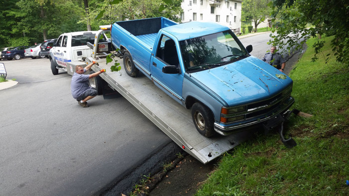 Leonard's Towing removes pickup from Forest Green MVA